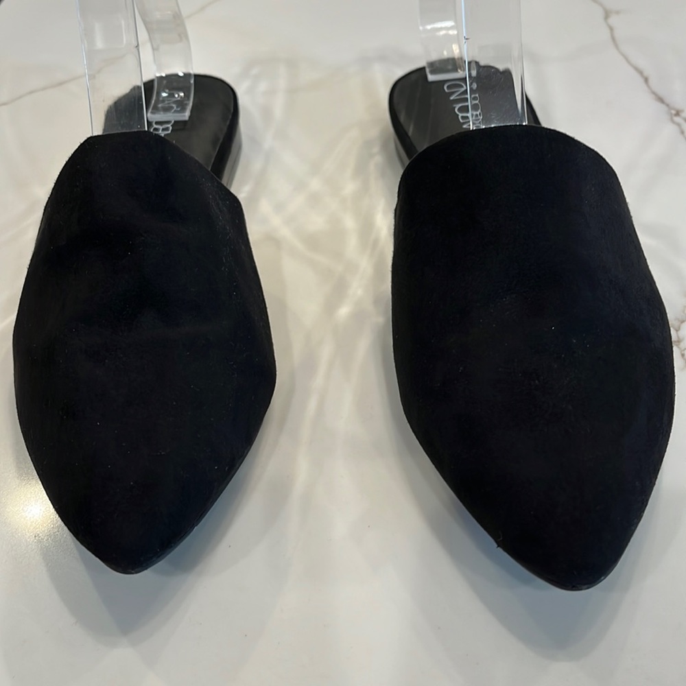 Abound Women’s Slip on Flats. Black 7M Suede Barely worn